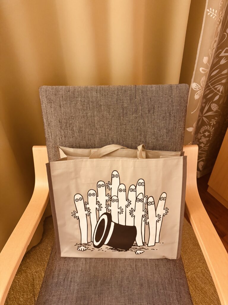 スーパーで売ってたニョロニョロのエコバッグ